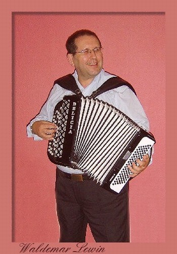 Foto vom Akkordeonspielern aus Berlin Waldemar Lewin